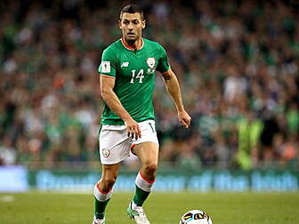 Wes Hoolahan announces retirem...